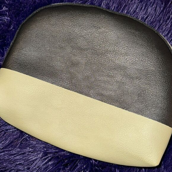 Star Wars Mandalorian baby Yoda makeup pouch - Picture 5 of 9